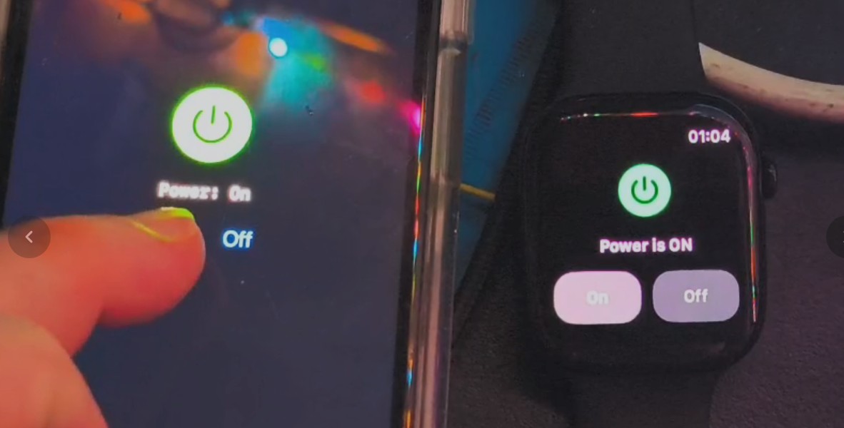 Apple Watch 与 iPhone 显示开启电源。